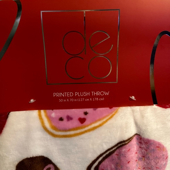 DECO plush throw blanket with donut hearts - Picture 8 of 9